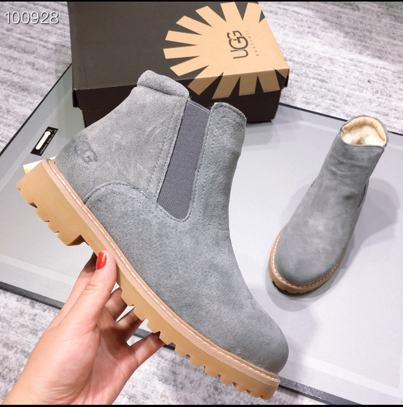 UGG Chelsea Boots
